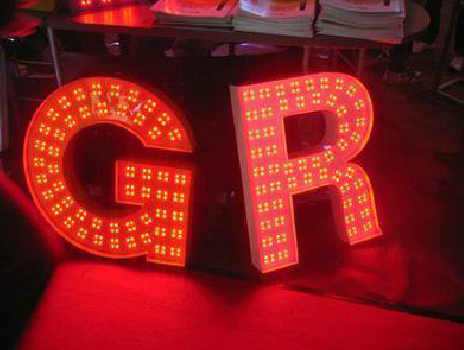 关岭LED发光字常见的安装误区。