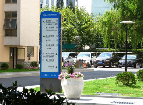 关岭哪些因素影响宣传栏的制作？